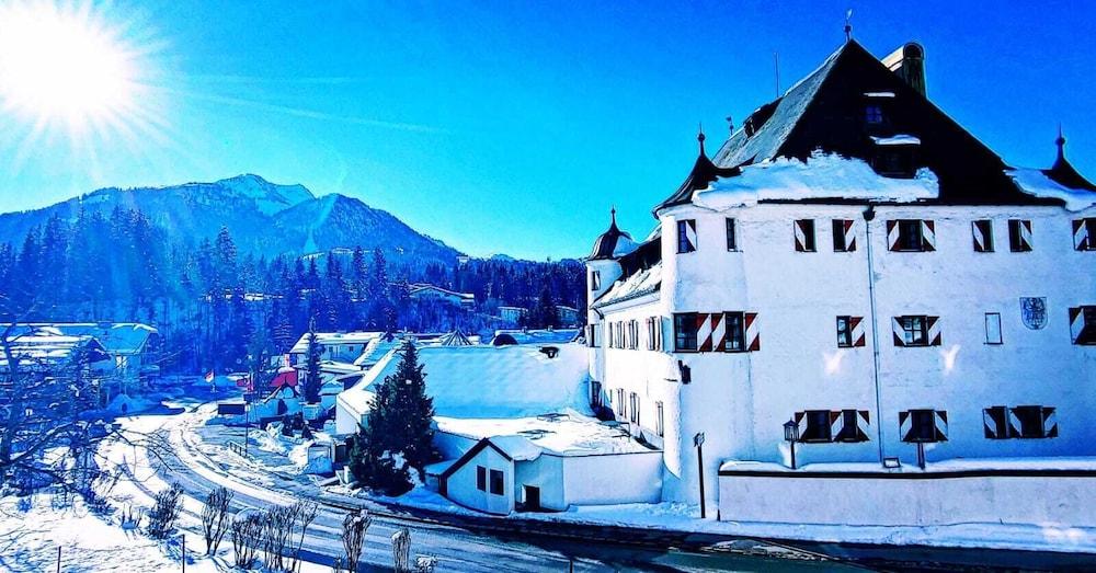 Family Hotel Schloss Rosenegg Fieberbrunn Bagian luar foto