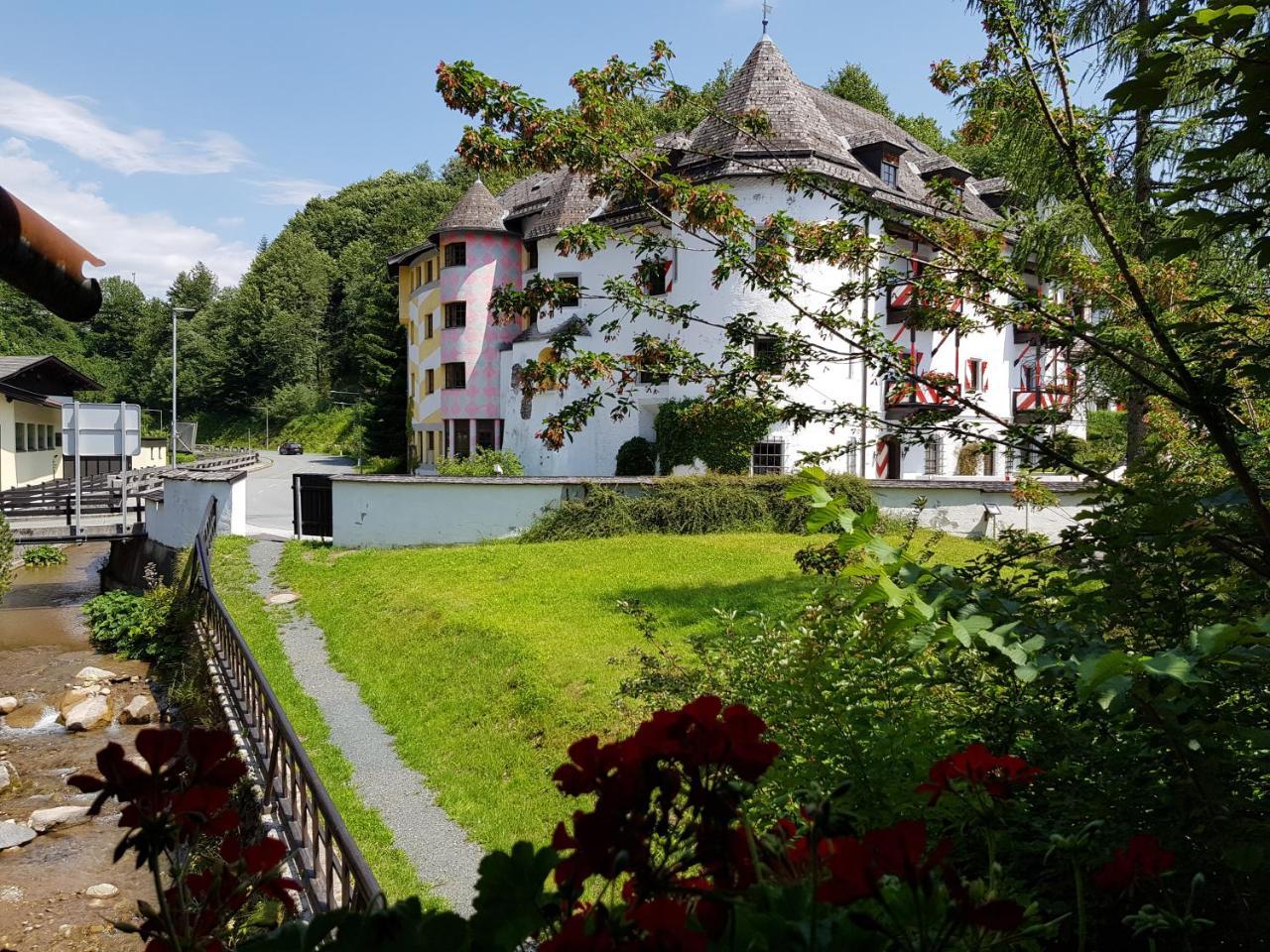 Family Hotel Schloss Rosenegg Fieberbrunn Bagian luar foto