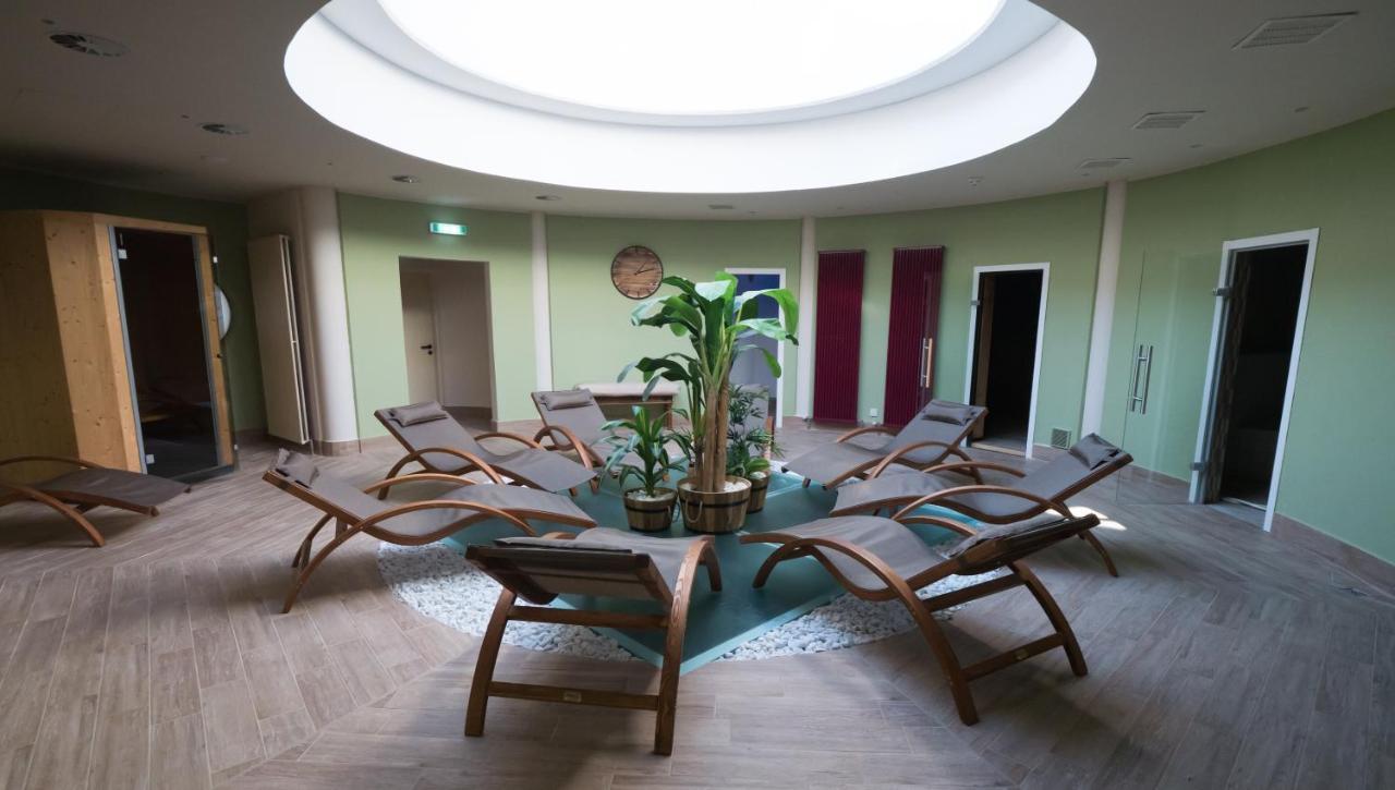 Family Hotel Schloss Rosenegg Fieberbrunn Bagian luar foto